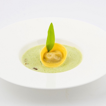 Bärlauchschaumsuppe mit Kitztortellini