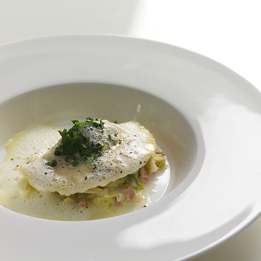 Blunzenravioli auf Spitzkraut