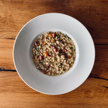 Tiroler Gerstlsuppe mit Selchripperl