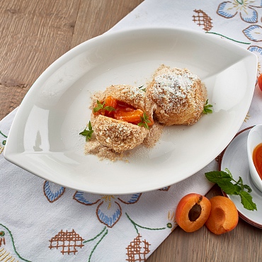 Marillenknödel mit Topfenteig