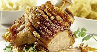 Gebratene Stelze mit Semmelknödel