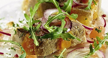 Schweinssülzchen mit Ruccola-Vinaigrette